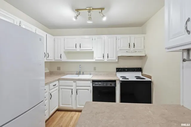 $80,000 | 1249 48th Avenue, Unit 18, East Moline, IL 61244