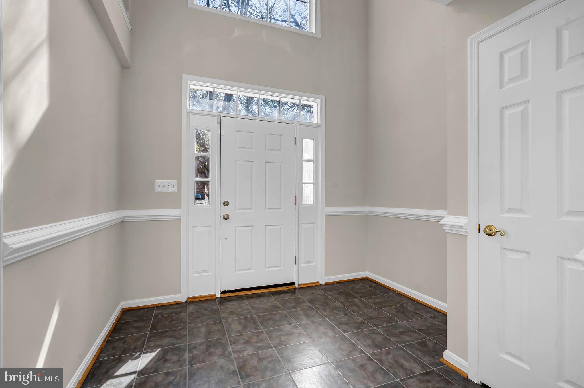 47392 Victoria Falls Square Sterling, VA 20165 - Photo 11 of 52 Foyer