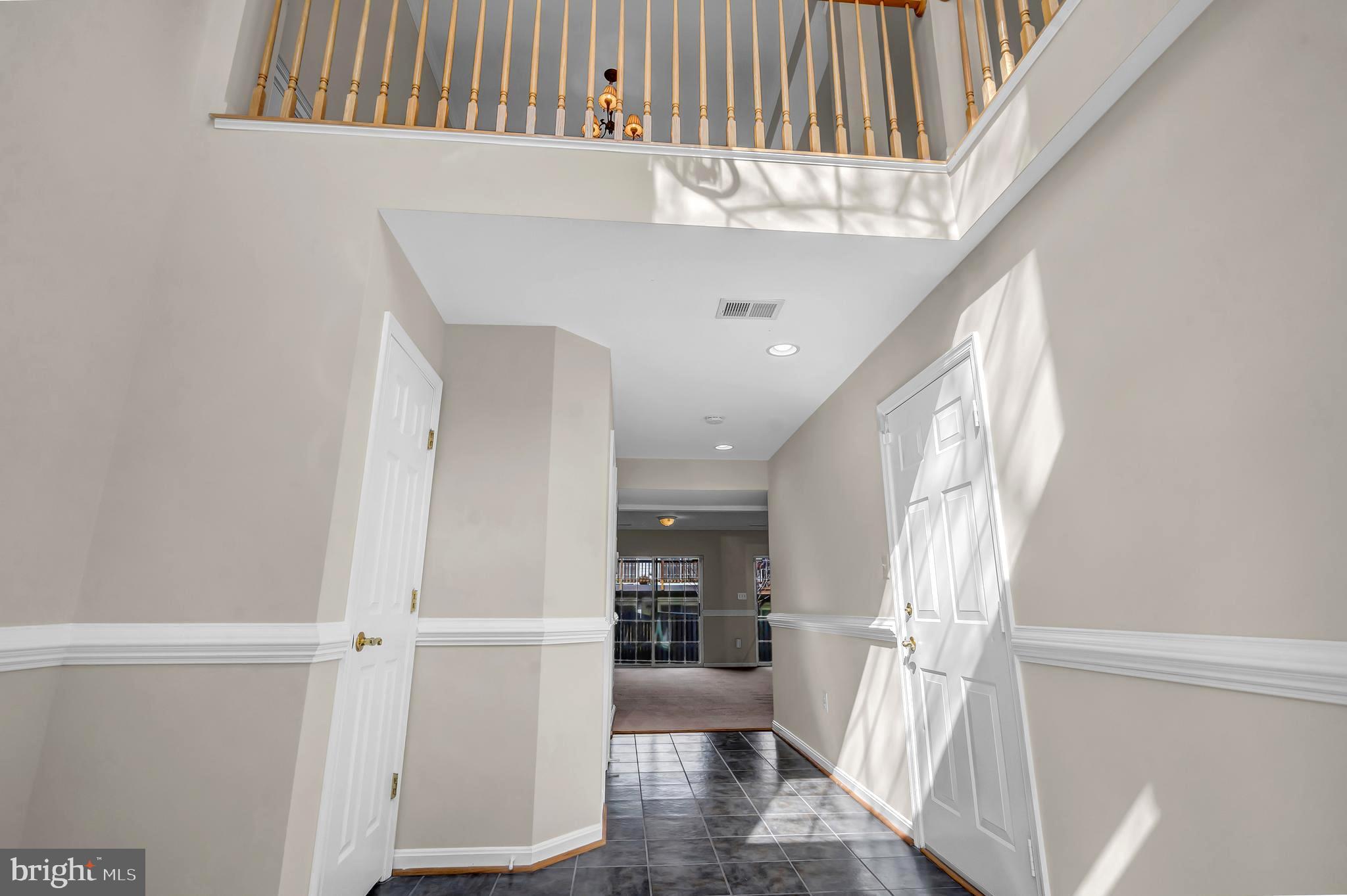 47392 Victoria Falls Square Sterling, VA 20165 - Photo 12 of 52 Foyer