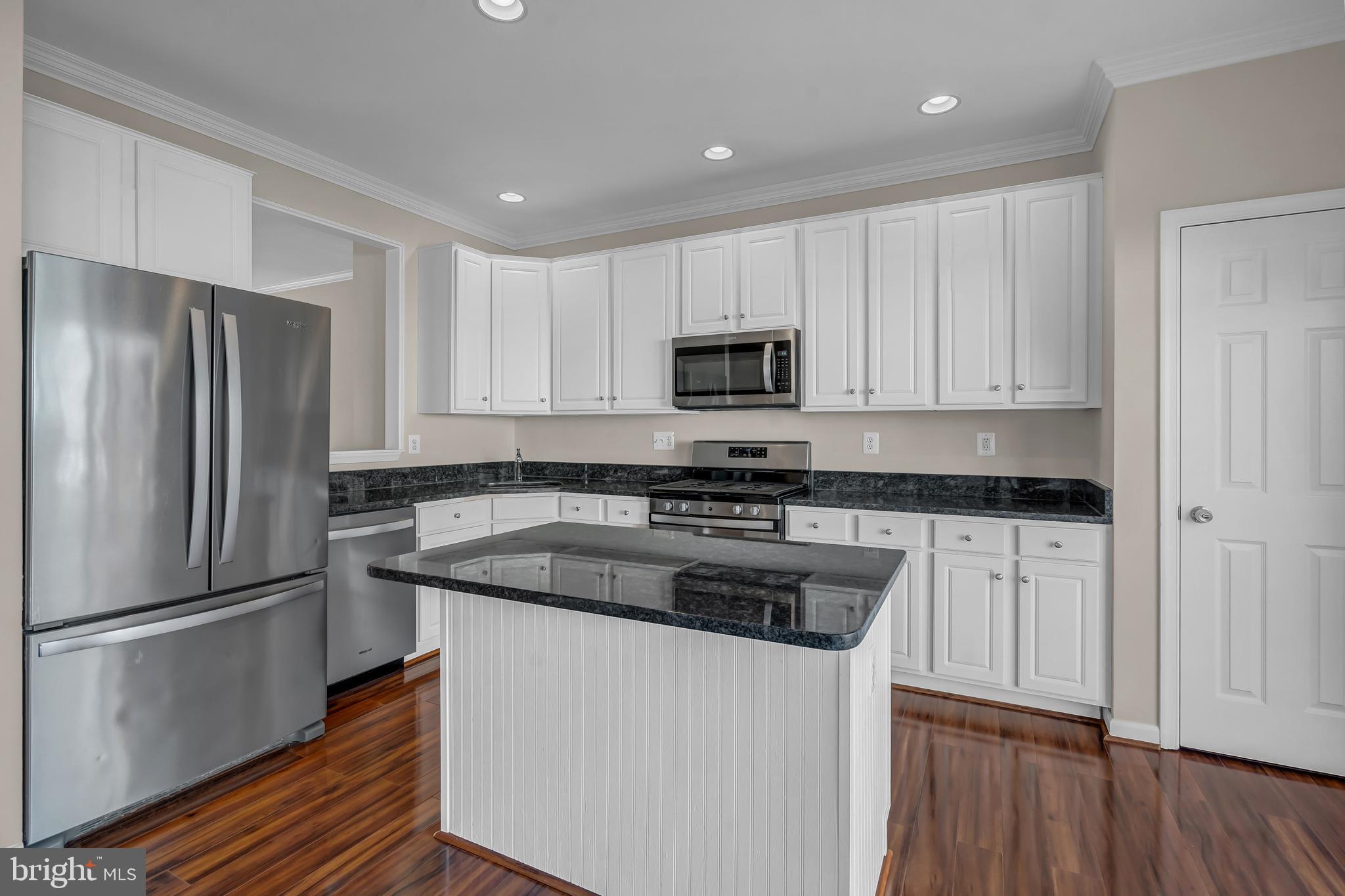 47392 Victoria Falls Square Sterling, VA 20165 - Photo 4 of 52 Kitchen