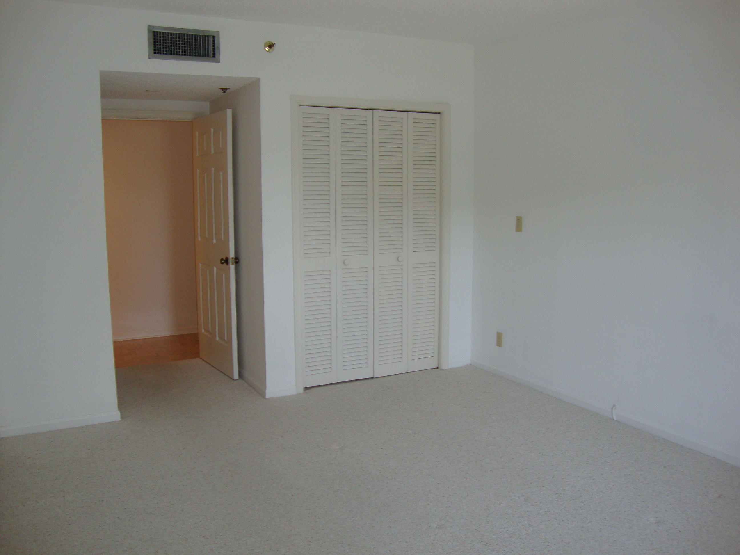 2679 South Ocean Boulevard, Unit 2B Boca Raton, FL 33432 - Photo 21 of 42 a view of an empty room