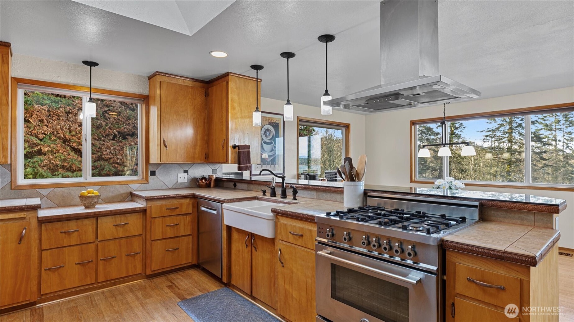 5011 Bakerview Road Oak Harbor, WA 98277 - Photo 17 of 38 Gallery Image 17