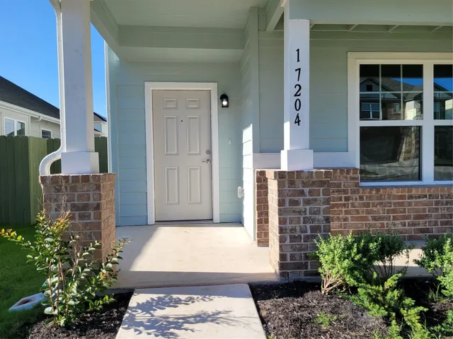 a view of entryway with a flower garden