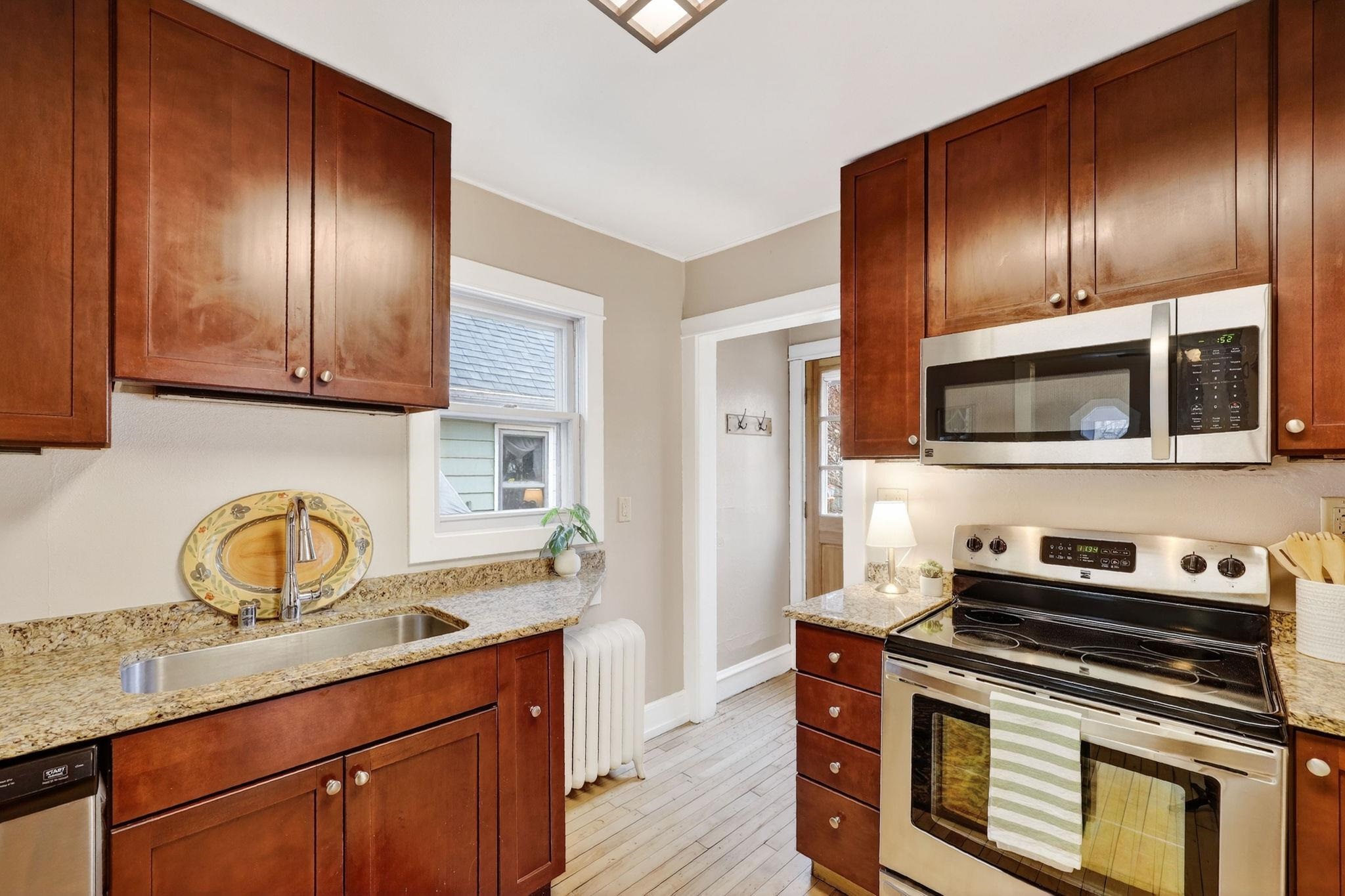 2737 Union Street Madison, WI 53704 - Photo 12 of 39
