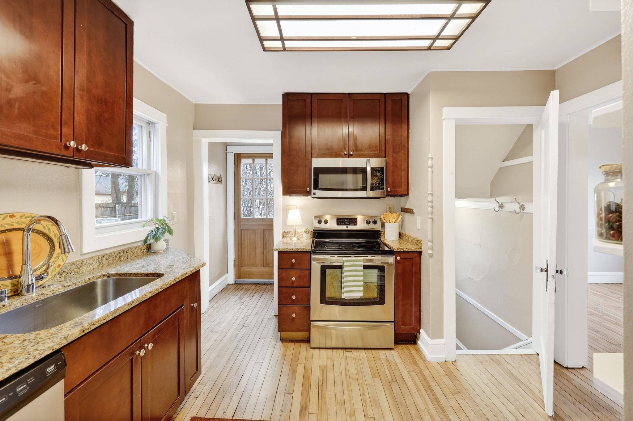 2737 Union Street Madison, WI 53704 - Photo 15 of 39