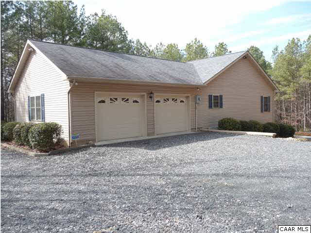 3611 Union Mills Road Troy, VA 22974 - Photo 2 of 31 Right side showing garage