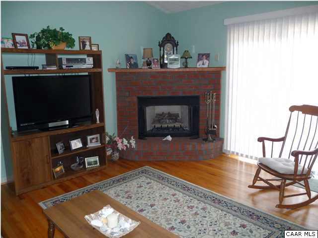 3611 Union Mills Road Troy, VA 22974 - Photo 7 of 31 family area of great room
