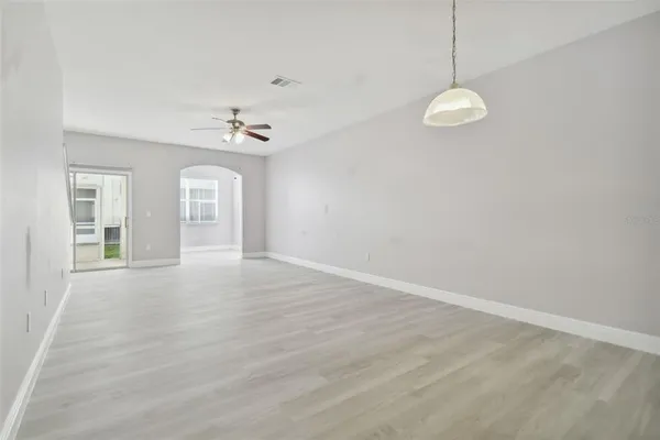 $2,100 | 3430 High Hampton Circle, Tampa, FL 33610