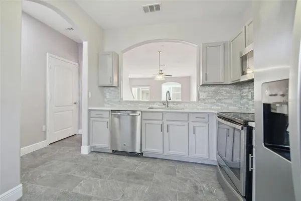 $2,100 | 3430 High Hampton Circle, Tampa, FL 33610
