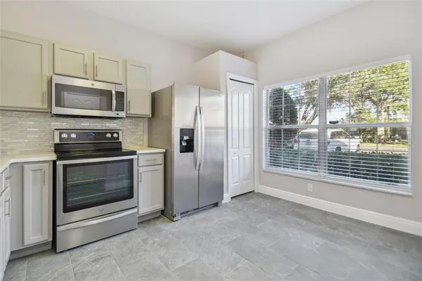 $2,100 | 3430 High Hampton Circle, Tampa, FL 33610