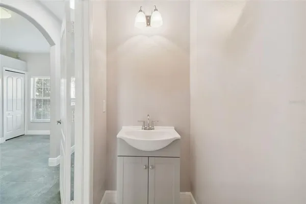 $2,100 | 3430 High Hampton Circle, Tampa, FL 33610