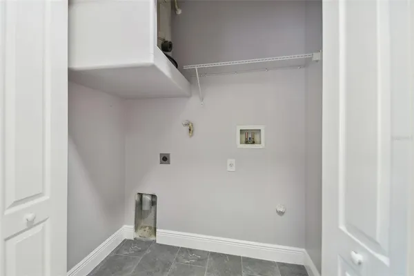 $2,100 | 3430 High Hampton Circle, Tampa, FL 33610