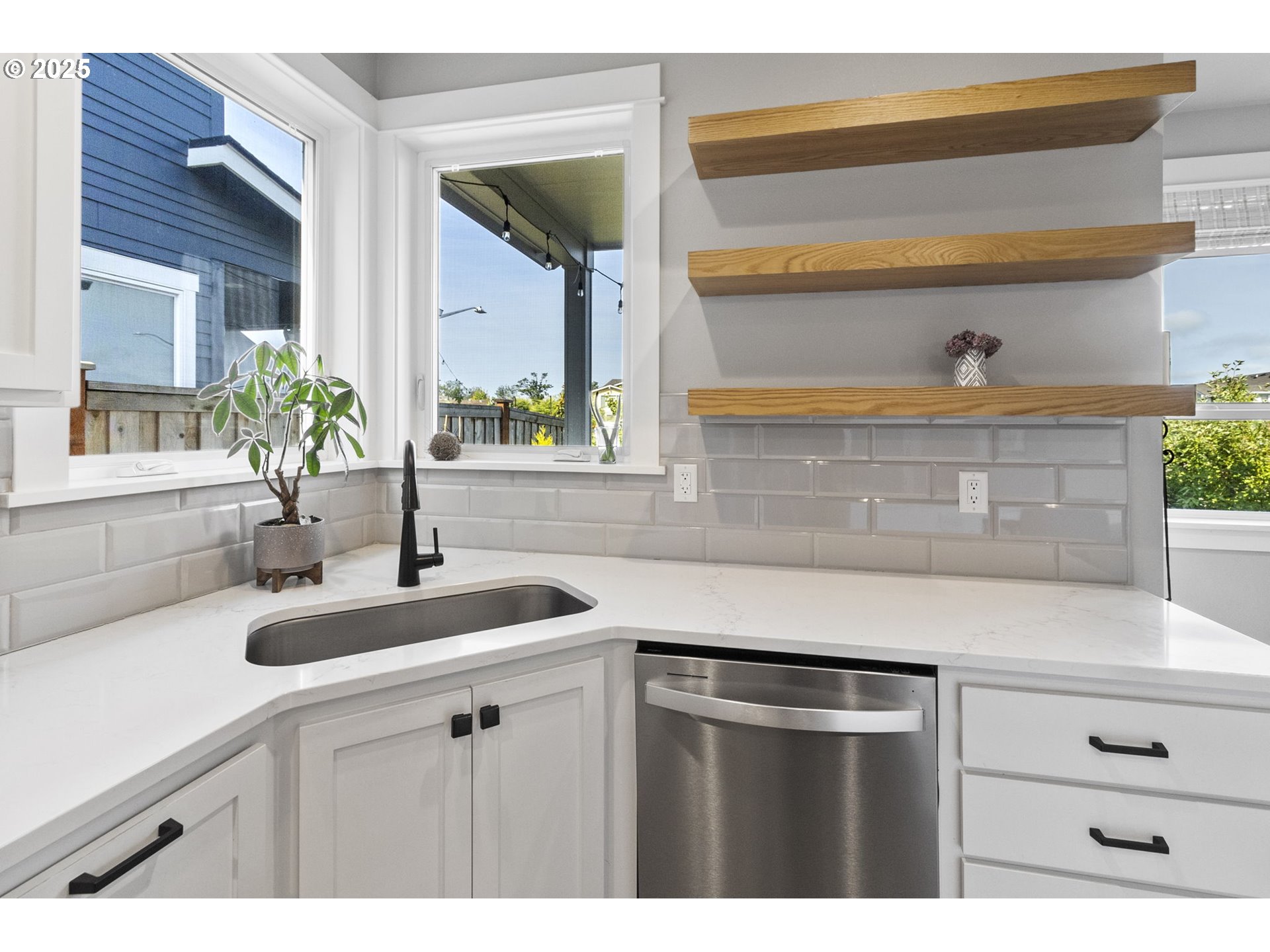 3588 Nestucca Loop Eugene, OR 97408 - Photo 11 of 39 Kitchen