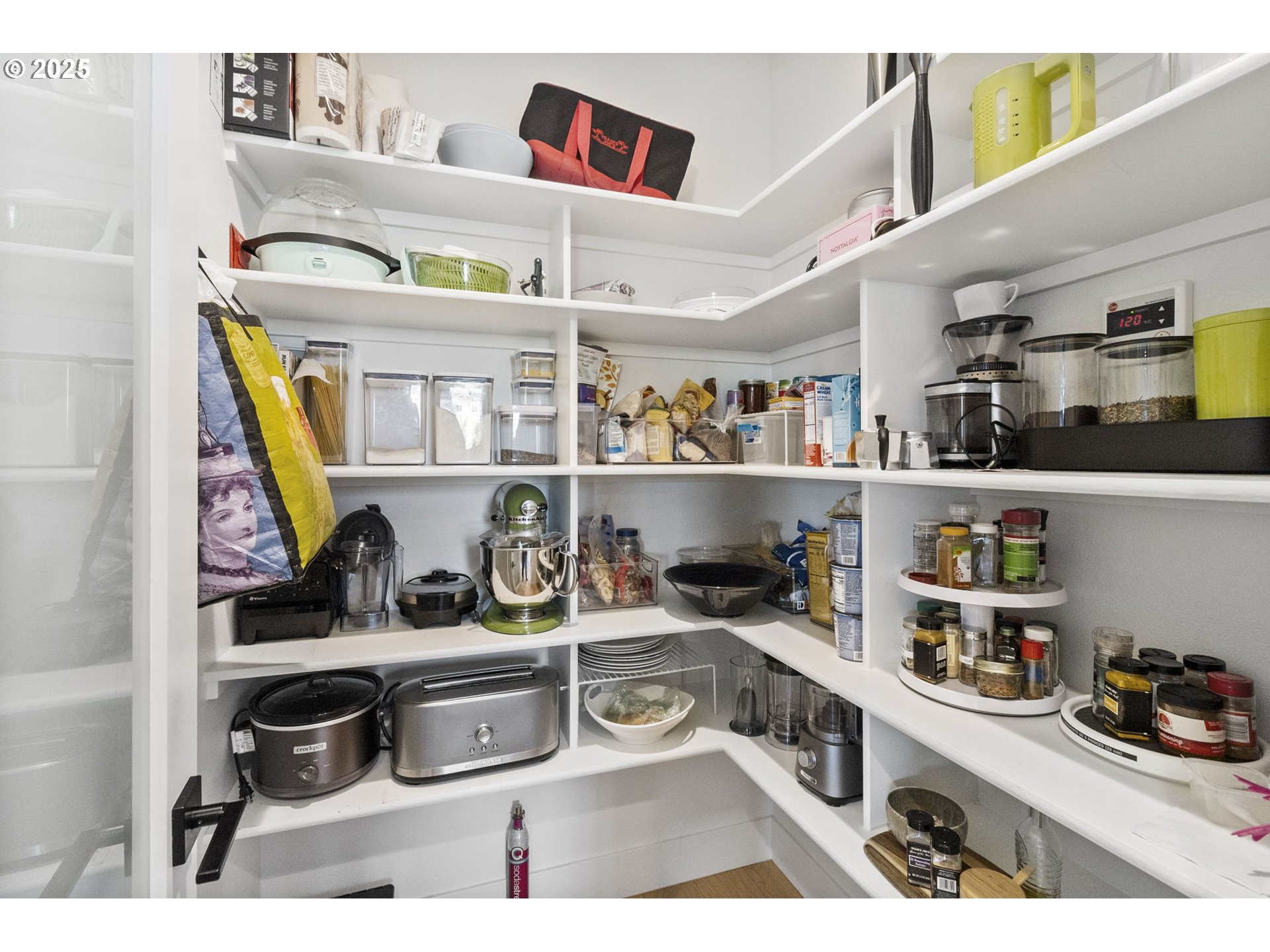 3588 Nestucca Loop Eugene, OR 97408 - Photo 14 of 39 Pantry