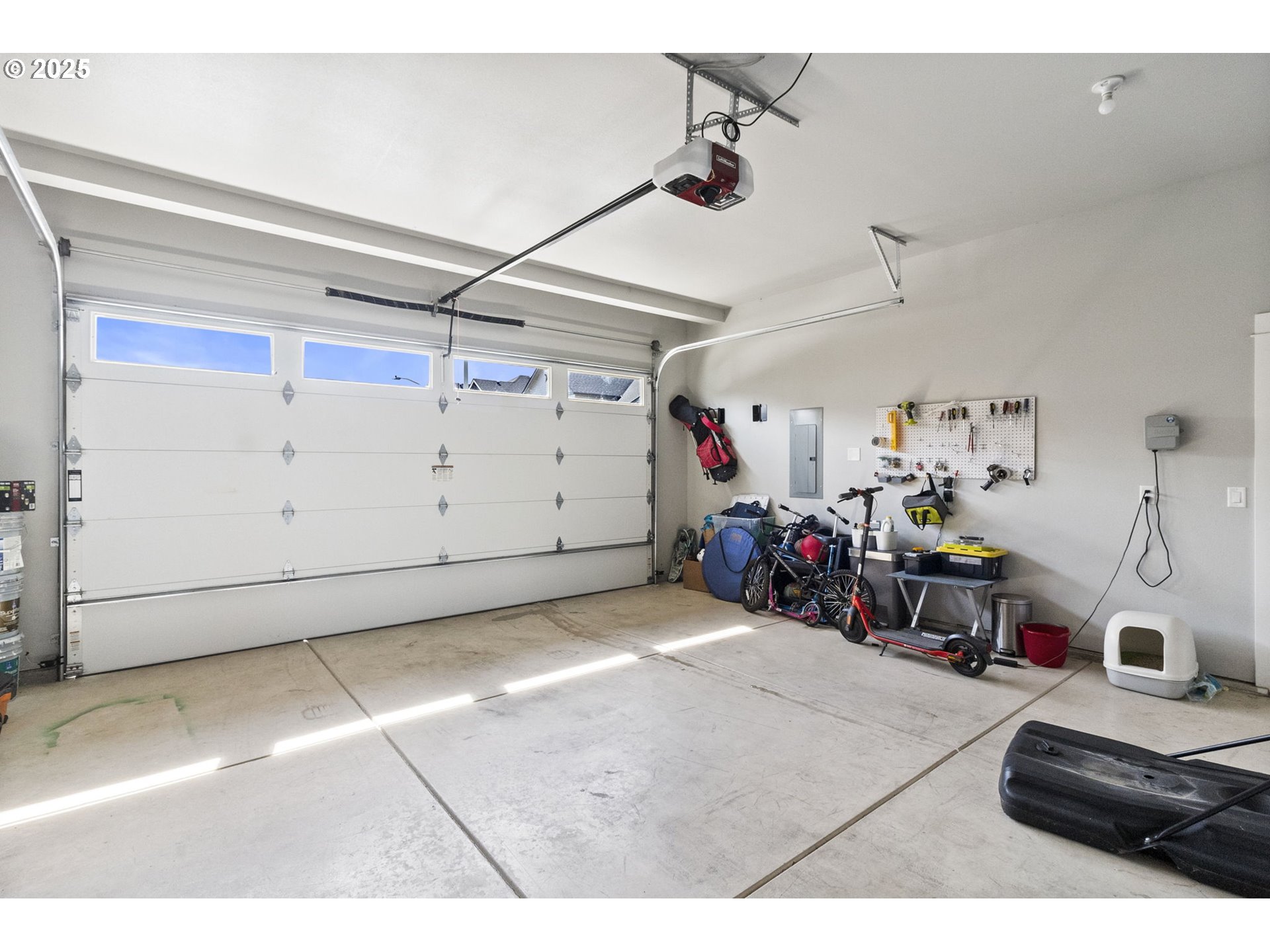 3588 Nestucca Loop Eugene, OR 97408 - Photo 33 of 39 Garage