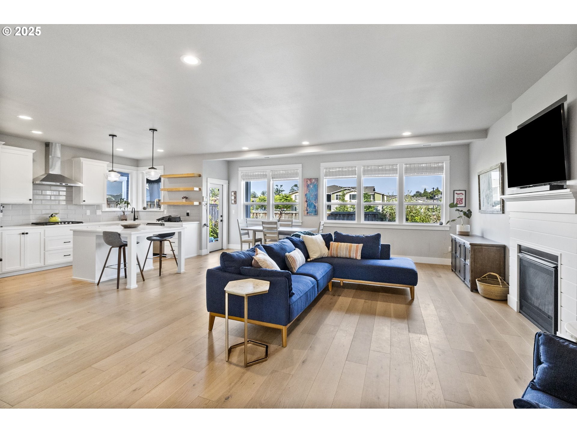 3588 Nestucca Loop Eugene, OR 97408 - Photo 7 of 39 Great Room