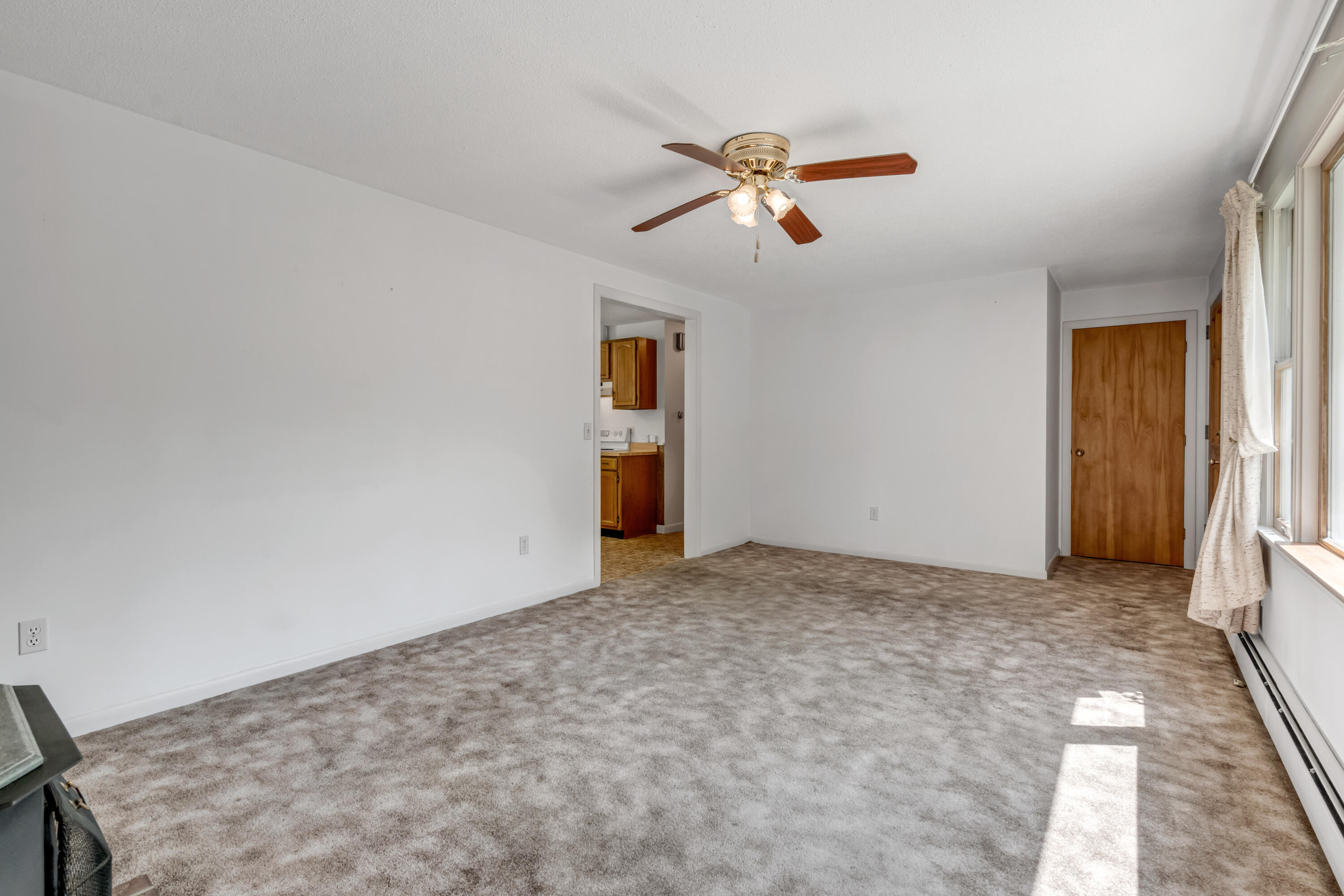 34 Highland Road Standish, ME 04084 - Photo 30 of 67 Living Room