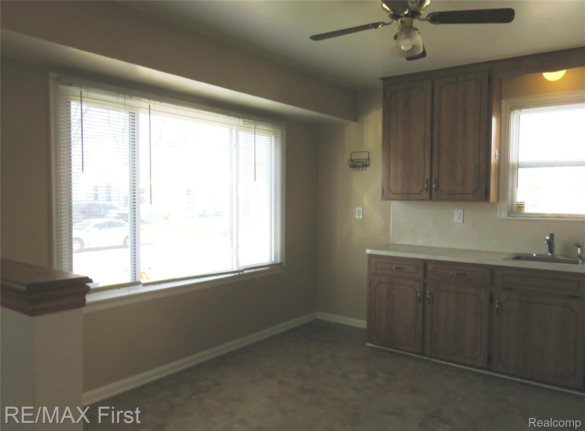 21740 Rausch Avenue Eastpointe, MI 48021 - Photo 9 of 25 21740 Rausch Kitchen dining area.JPG