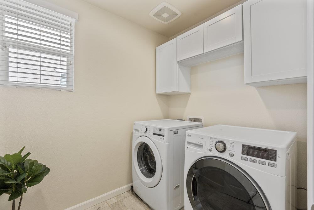 130 Lusitano Way Gilroy, CA 95020 - Photo 35 of 50 a utility room with dryer and washer