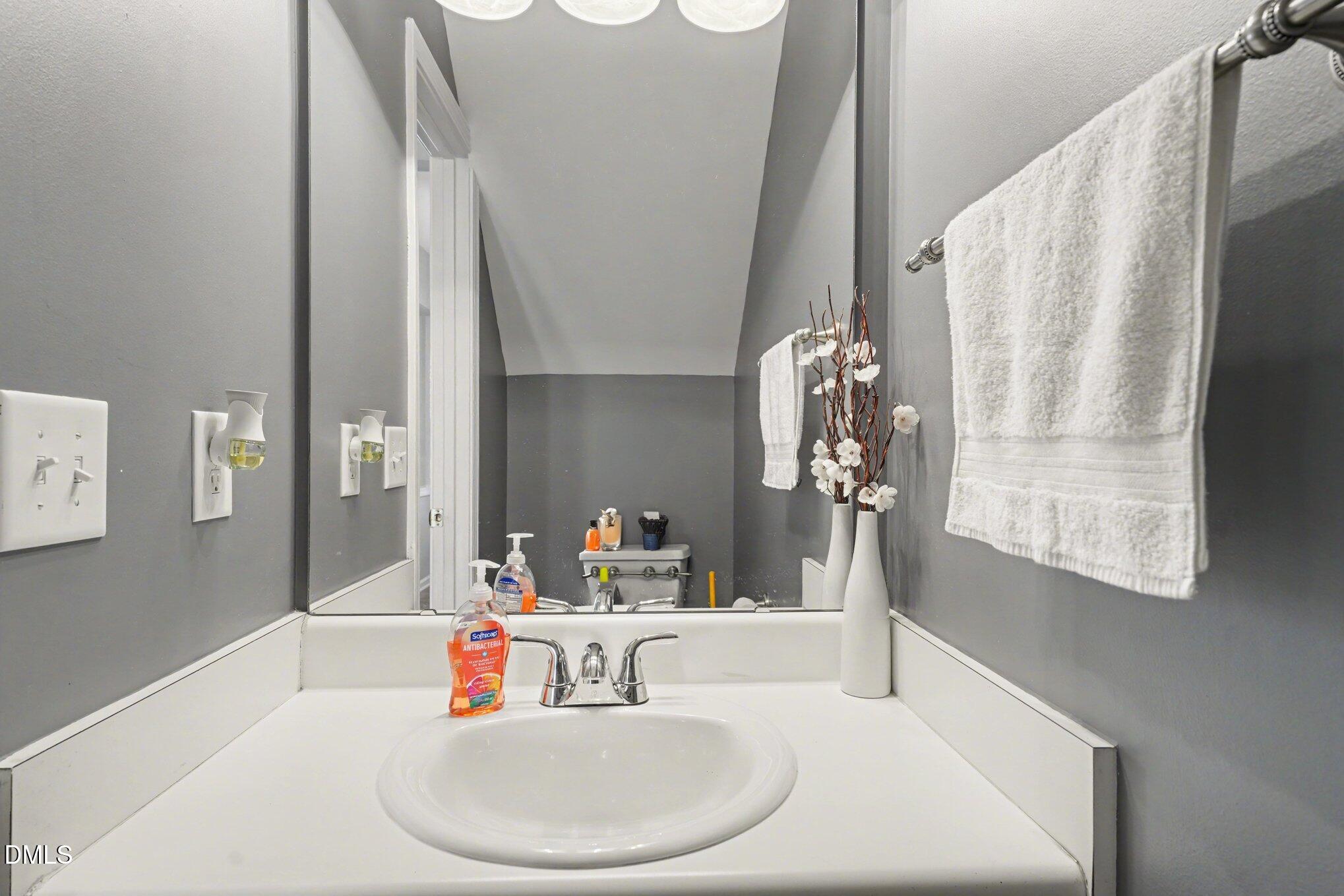 8507 Mt Valley Lane Raleigh, NC 27613 - Photo 21 of 29 021_file_6575