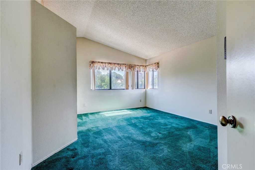 1922 Alta Street Redlands, CA 92374 - Photo 19 of 45 an empty room with windows