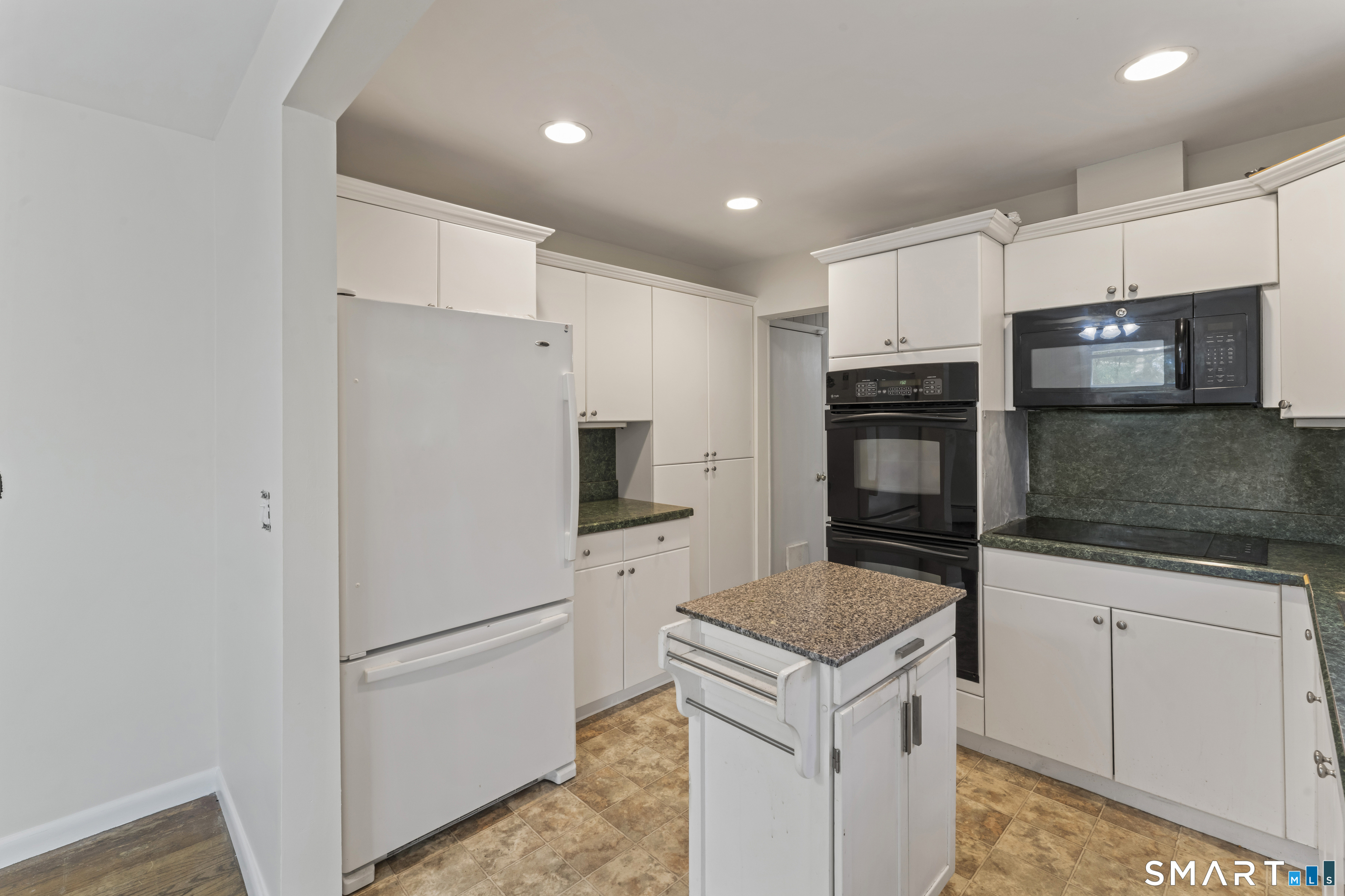 23 Windaway Road Bethel, CT 06801 - Photo 9 of 35