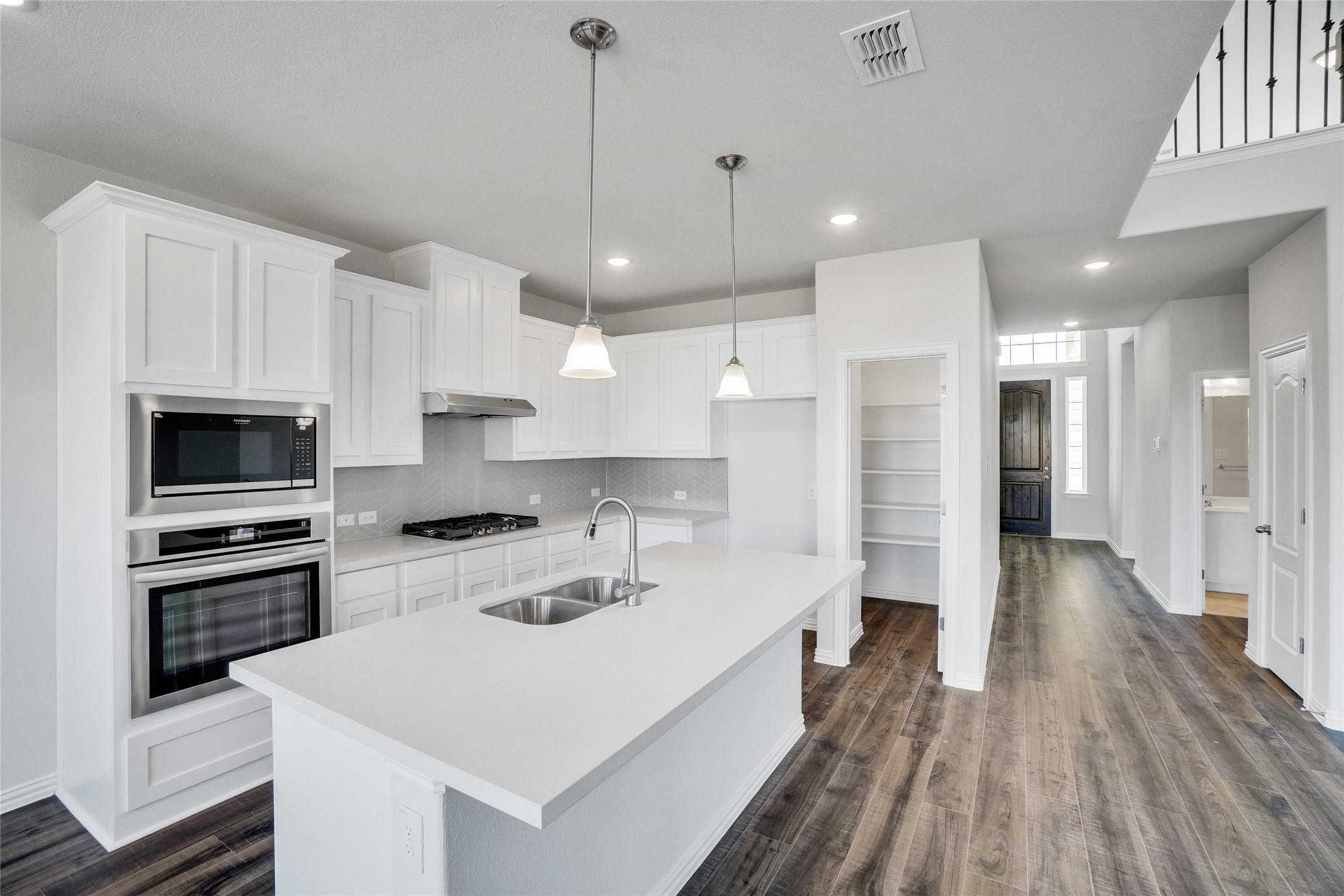 706 Evergreen Frst Lane Rosharon, TX 77583 - Photo 3 of 13 Gallery Image 3