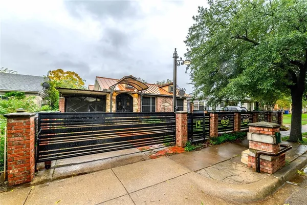 $390,000 | 606 West Pembroke Avenue, Dallas, TX 75208