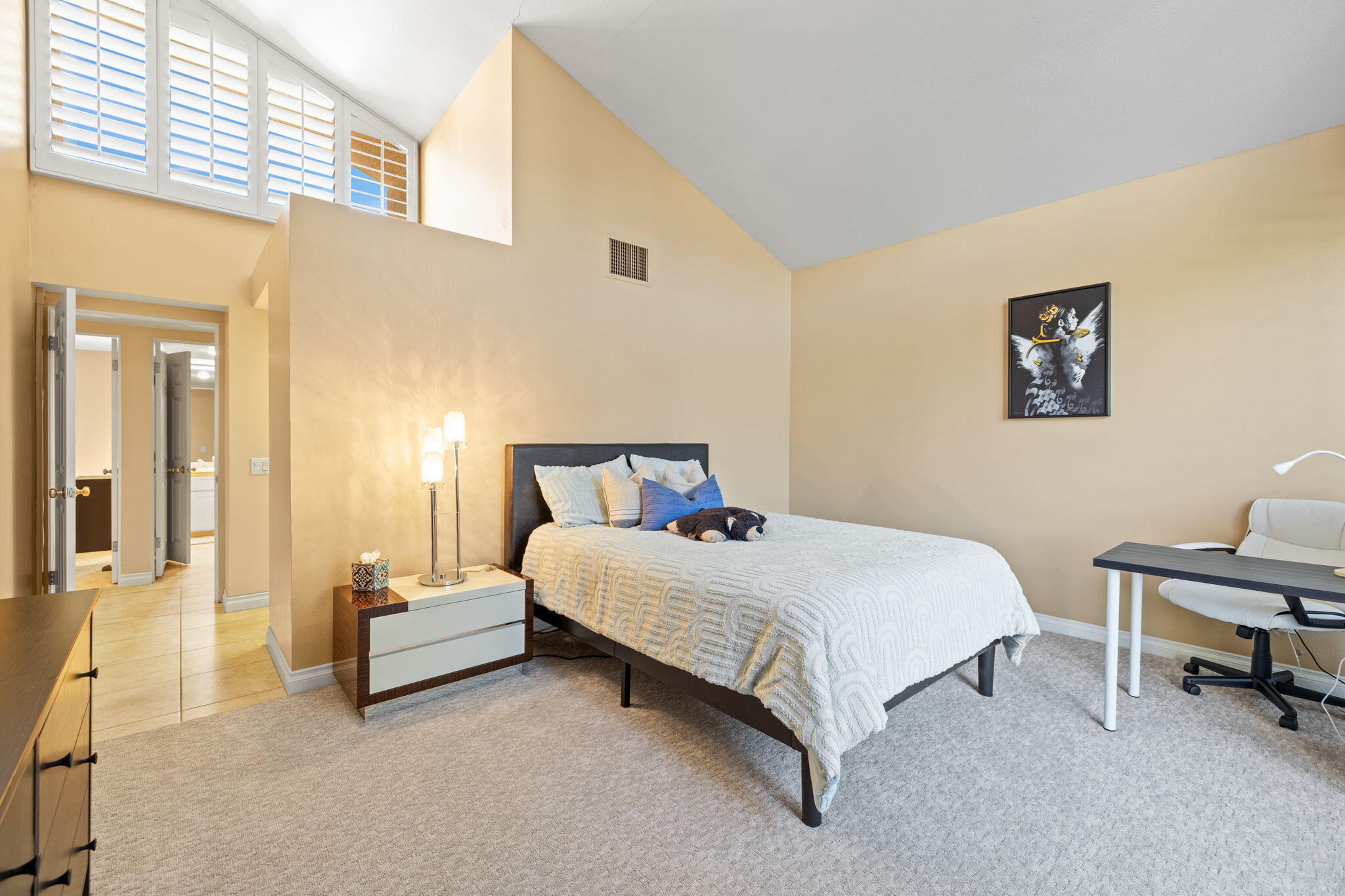 45775 Juniper Circle, Unit 616A Palm Desert, CA 92260 - Photo 16 of 35 a bedroom with a bed and a table in it