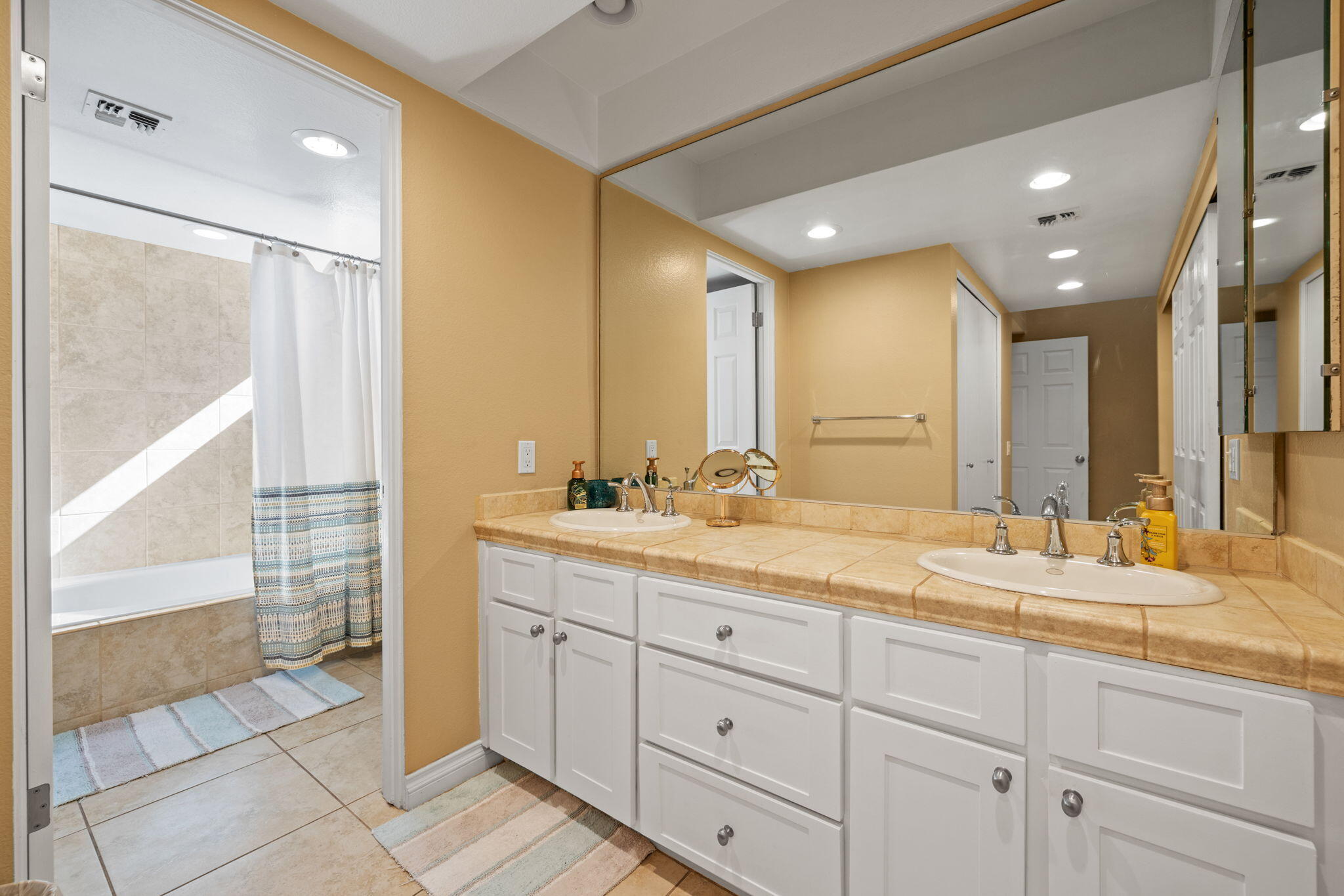 45775 Juniper Circle, Unit 616A Palm Desert, CA 92260 - Photo 20 of 35 a bathroom with a double vanity sink and a mirror