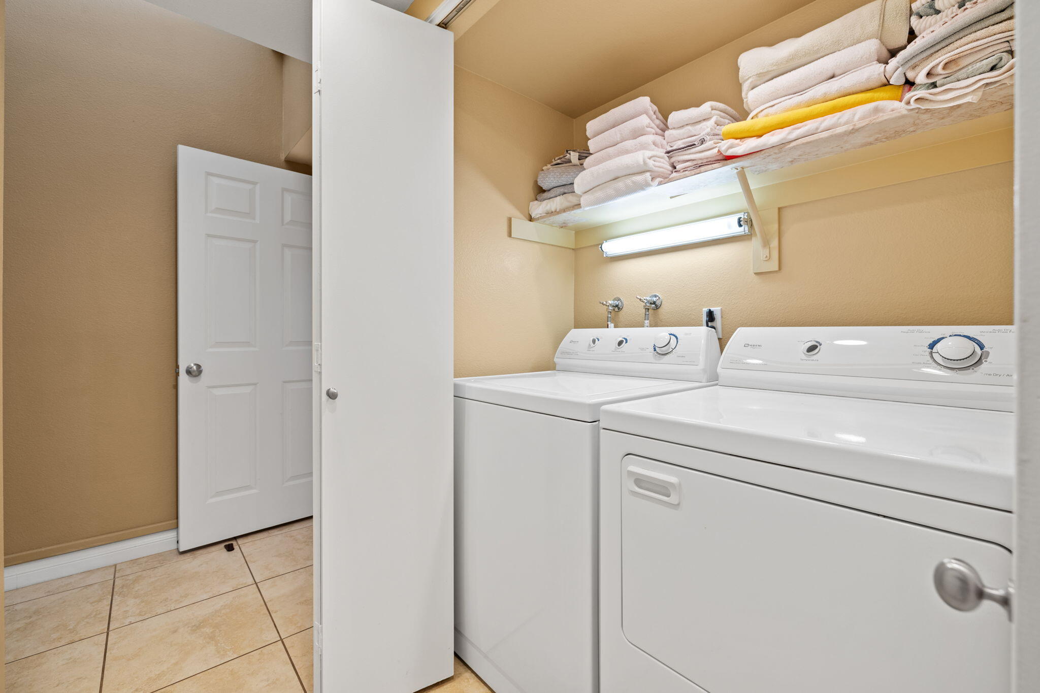 45775 Juniper Circle, Unit 616A Palm Desert, CA 92260 - Photo 22 of 35 a utility room with dryer and washer