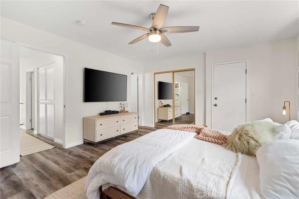 4345 154th Street, Unit 3 Lawndale, CA 90260 - Photo 20 of 31 a bedroom that has a bed and a flat screen tv