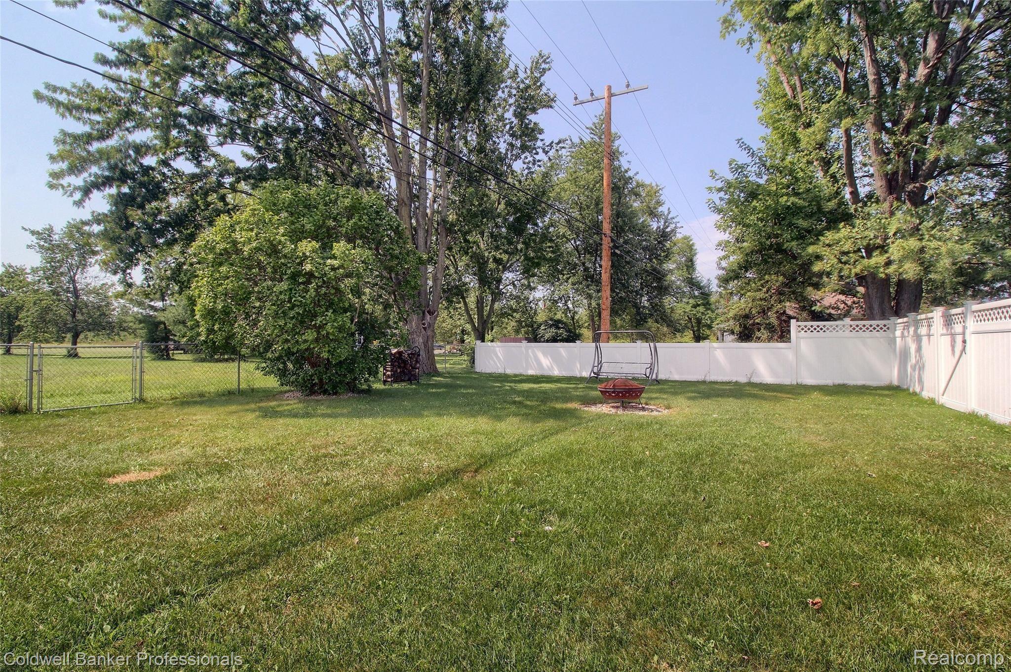 41495 Tyler Road Belleville, MI 48111 - Photo 29 of 32 29-Backyard.jpg