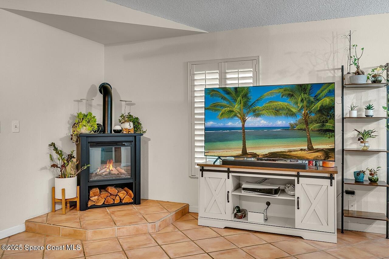 475 Hurst Road Northeast Palm Bay, FL 32907 - Photo 21 of 36 Living Room