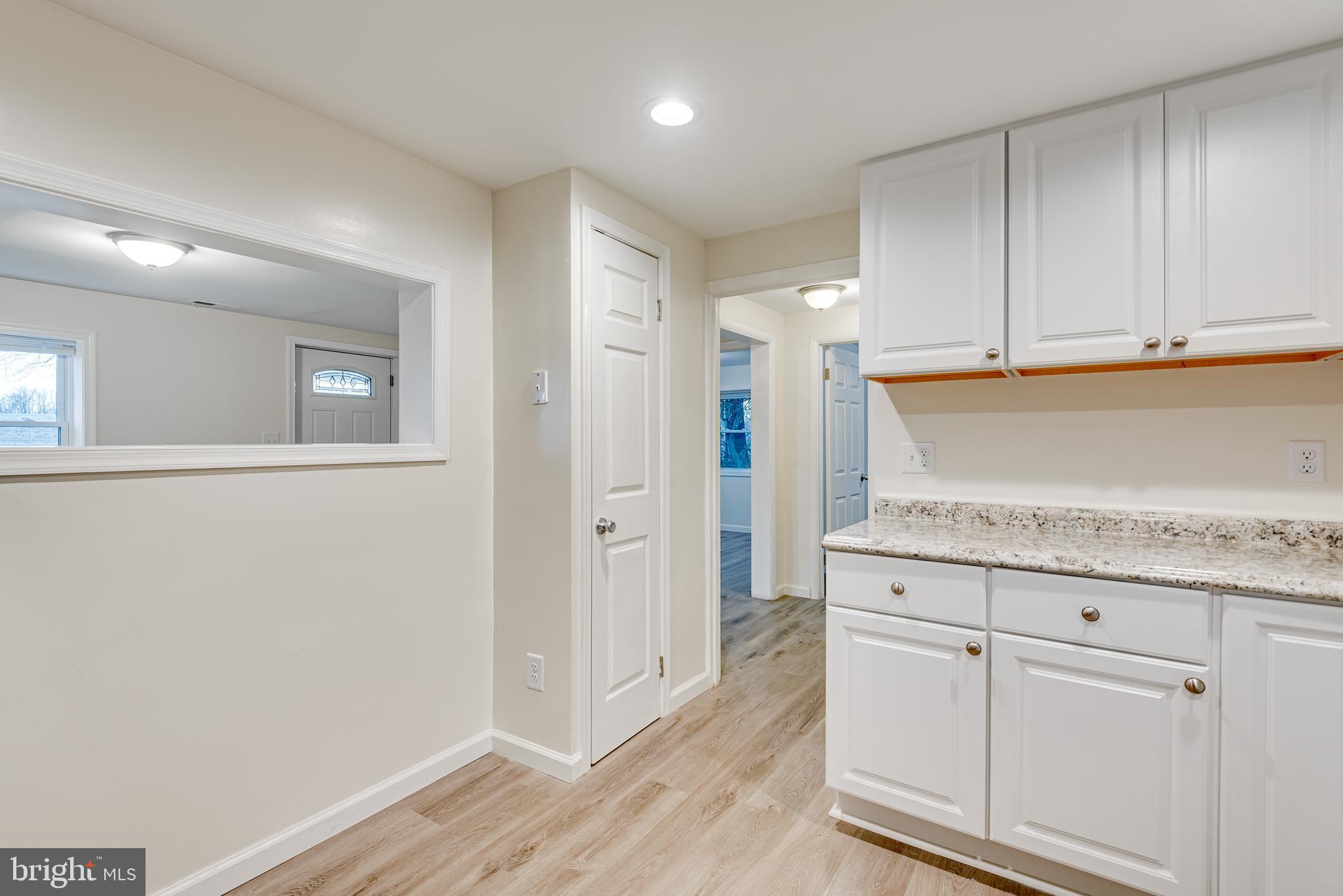 1558 Bay Head Road Annapolis, MD 21409 - Photo 14 of 33 Kitchen with cut out to Living Room