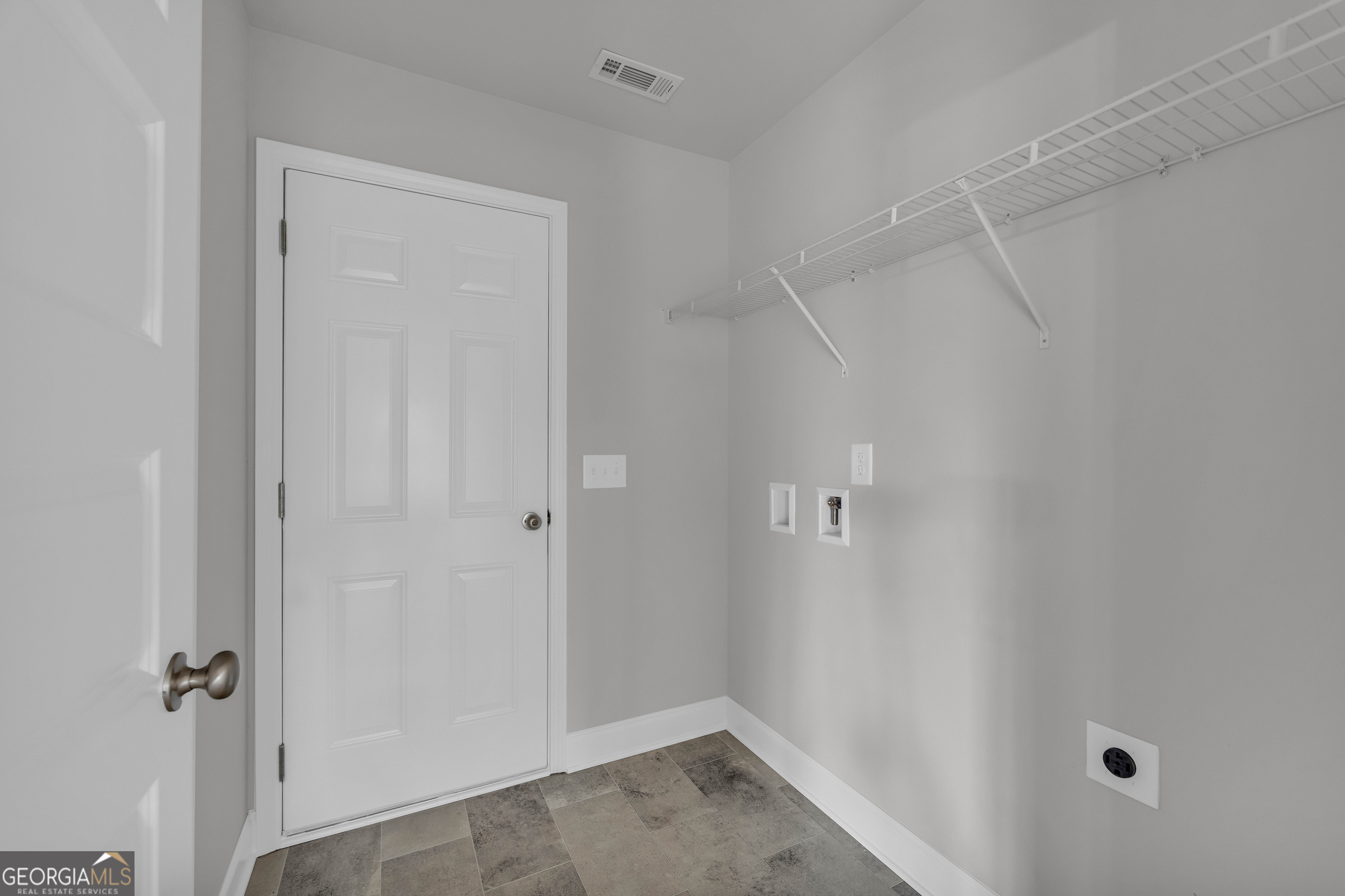 152 Sewell Road Lavonia, GA 30553 - Photo 23 of 60 a view of a room