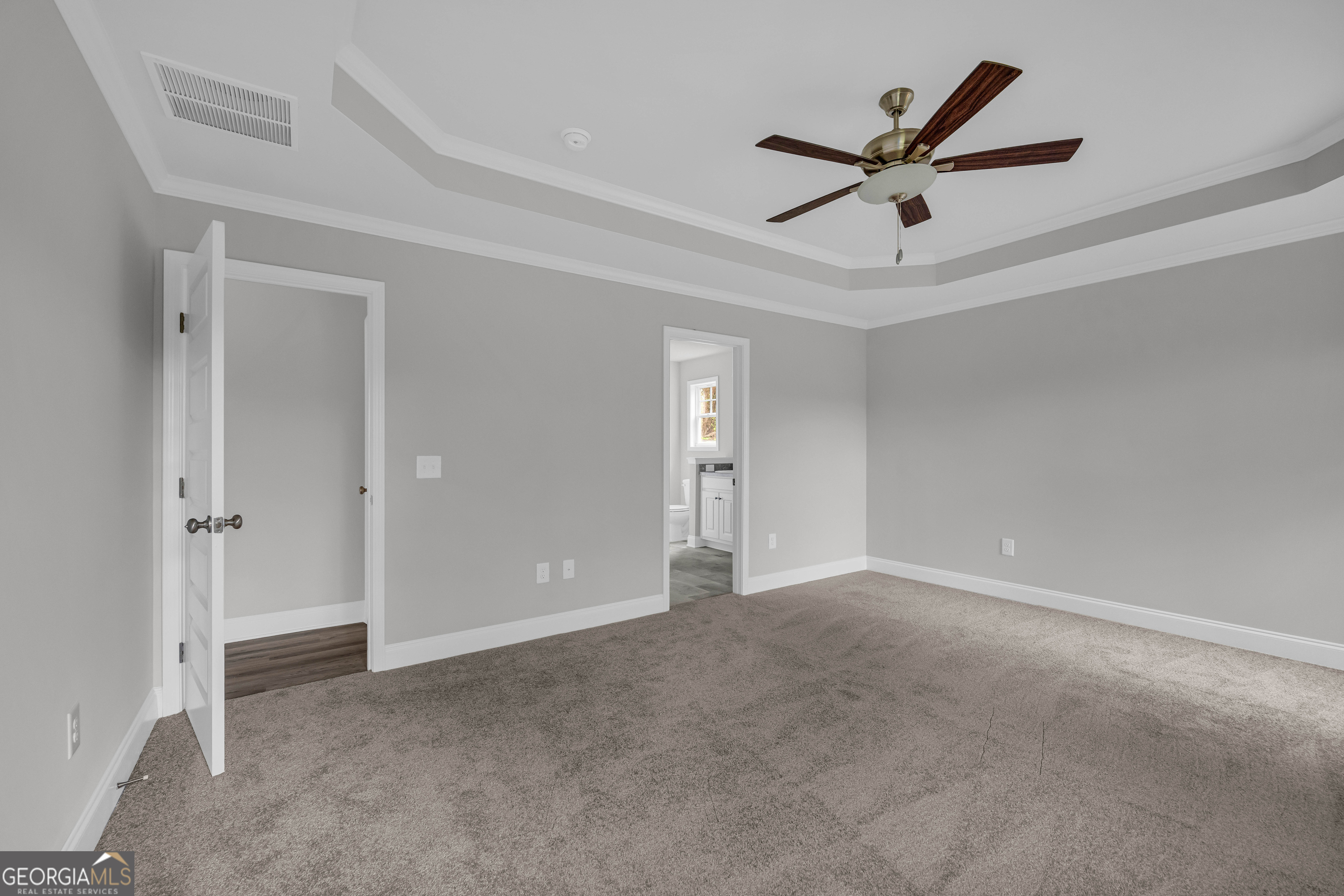 152 Sewell Road Lavonia, GA 30553 - Photo 25 of 60 a view of a livingroom with a ceiling fan & windows