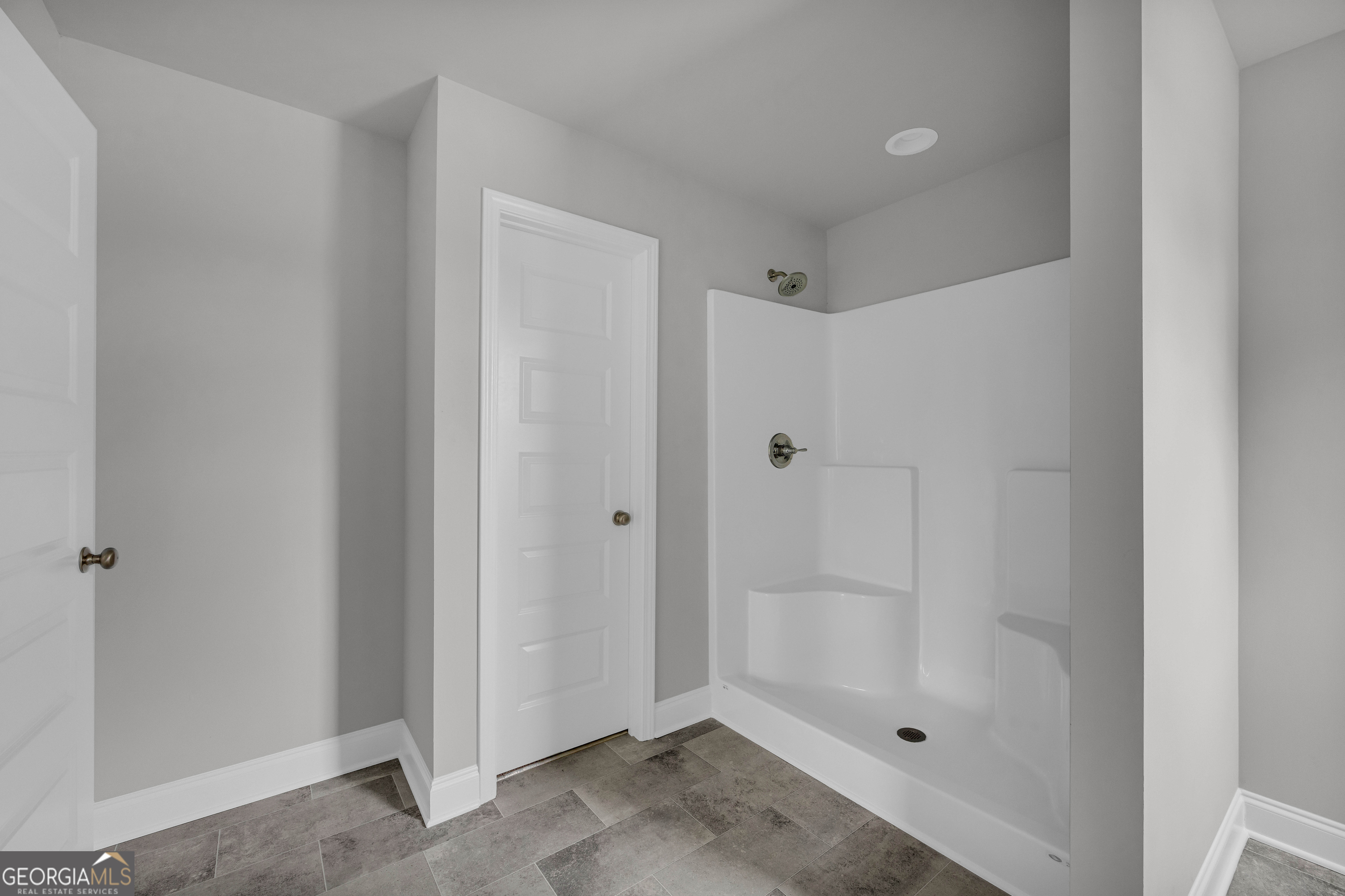 152 Sewell Road Lavonia, GA 30553 - Photo 30 of 60 a bathroom with a shower