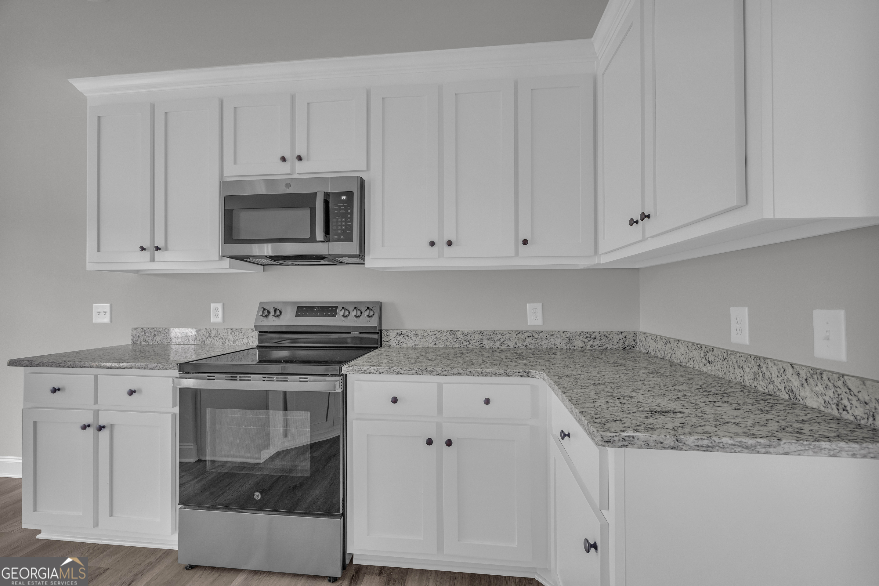 152 Sewell Road Lavonia, GA 30553 - Photo 9 of 60 a kitchen with granite countertop white cabinets and a stove