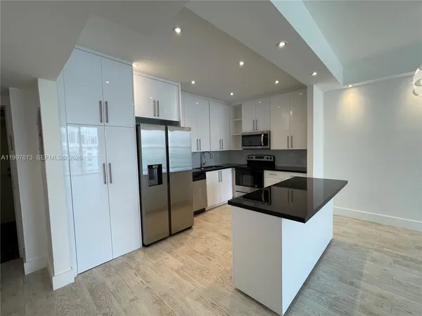 $3,800 | 19390 Collins Avenue, Unit PH2, Sunny Isles Beach, FL 33160