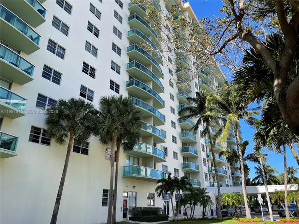 $3,800 | 19390 Collins Avenue, Unit PH2, Sunny Isles Beach, FL 33160