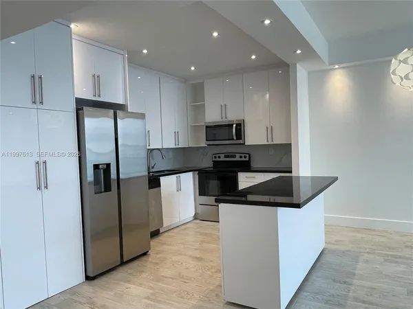 $3,800 | 19390 Collins Avenue, Unit PH2, Sunny Isles Beach, FL 33160