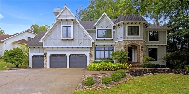 $825,000 | 6113 North Mattox Road, Kansas City, MO 64151