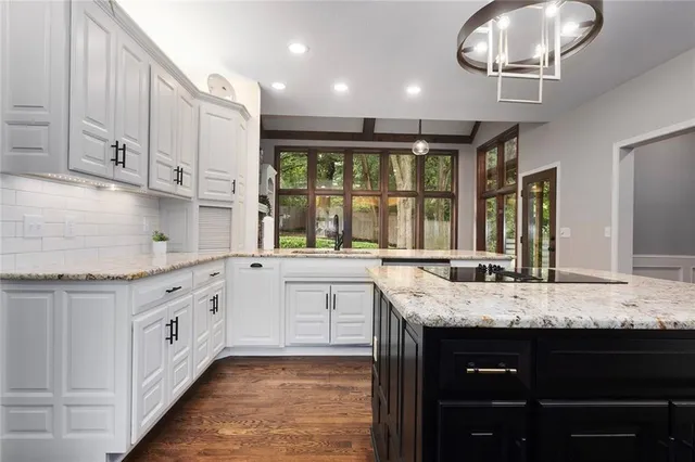 $825,000 | 6113 North Mattox Road, Kansas City, MO 64151