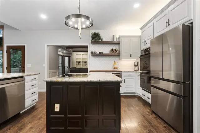 $825,000 | 6113 North Mattox Road, Kansas City, MO 64151