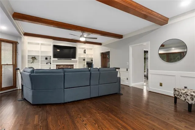 $825,000 | 6113 North Mattox Road, Kansas City, MO 64151