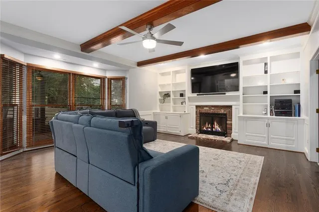 $825,000 | 6113 North Mattox Road, Kansas City, MO 64151