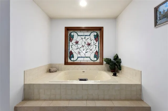 $825,000 | 6113 North Mattox Road, Kansas City, MO 64151