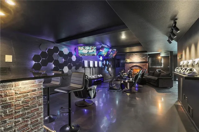 $825,000 | 6113 North Mattox Road, Kansas City, MO 64151