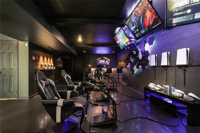 $825,000 | 6113 North Mattox Road, Kansas City, MO 64151